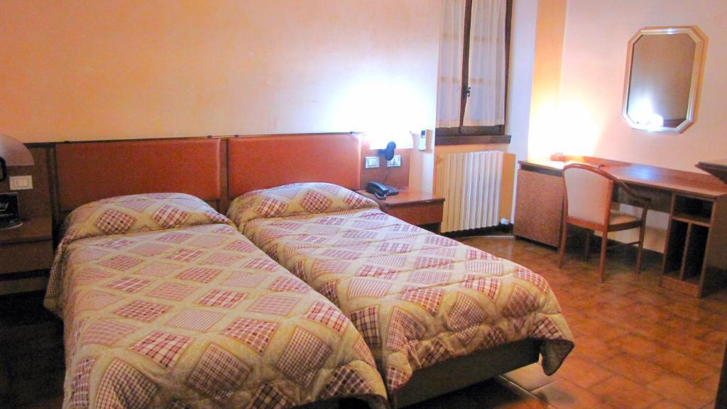 Agriturismo Cassinazza Orsenigo Phòng bức ảnh
